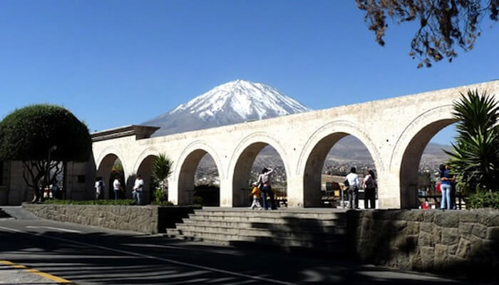 plaza de yanahuara arequipa