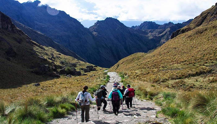 caminata en caminos del inca